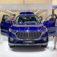 縮む中国の自動車市場 日本メーカー健闘のわけは?